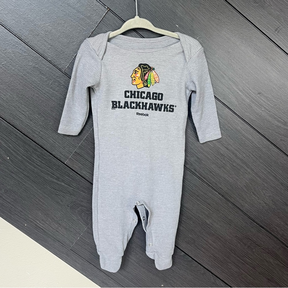 Reebok 0-3M Grey Thermal Chicago Blackhawks Kids‎ Footie